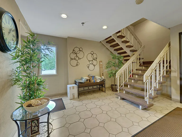 25 Market St #C7 — Photo 16