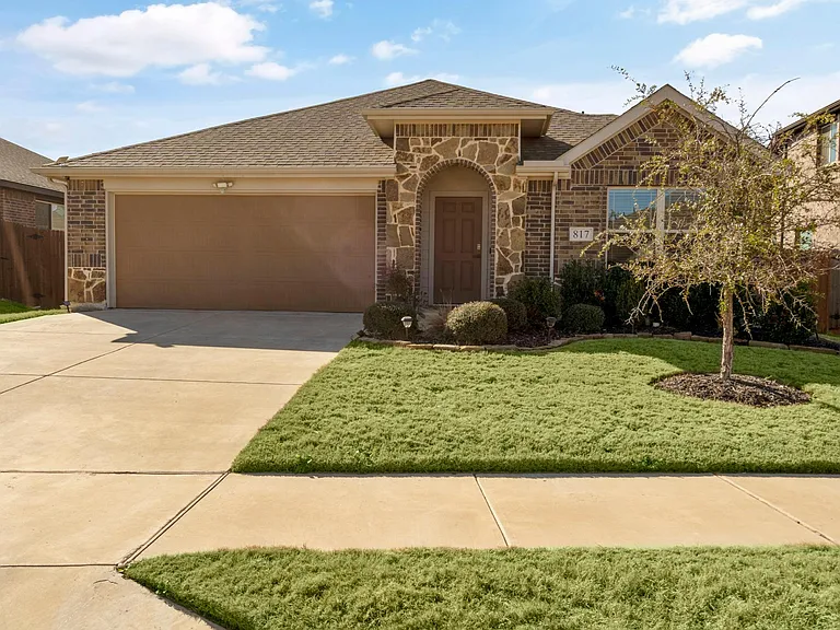 817 Cloverwood Dr — Photo 3