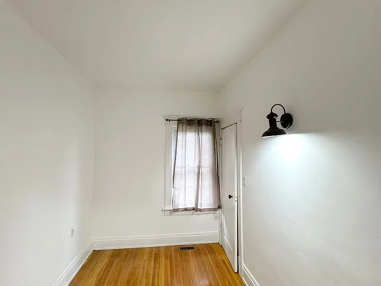 9 Grantham Ave S — Photo 32