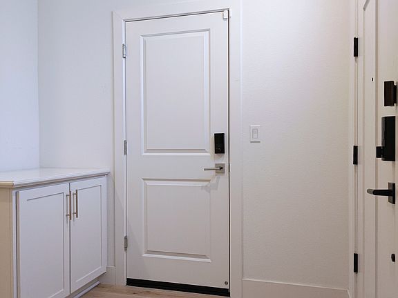 2nd image of 3039 Boyter Pl