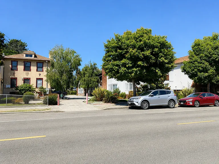 2125 Santa Clara Ave #C — Photo 21