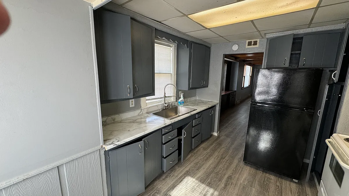 Kitchen - 1523 W 3rd St