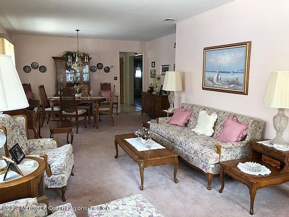 2nd image of 40 Mount Kilimanjaro Ln