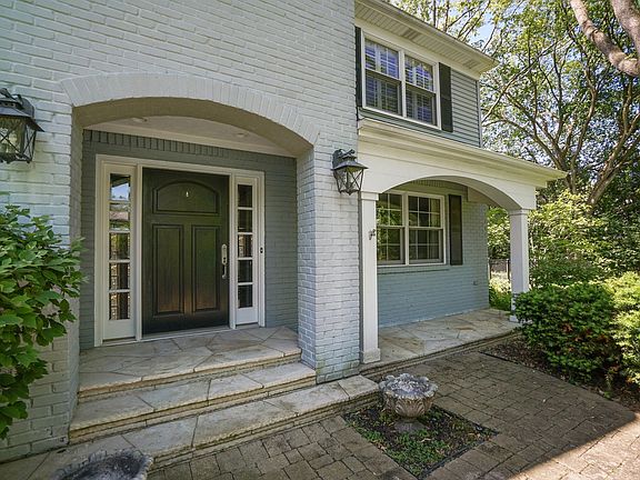 3rd image of 1783 Bowling Green Dr
