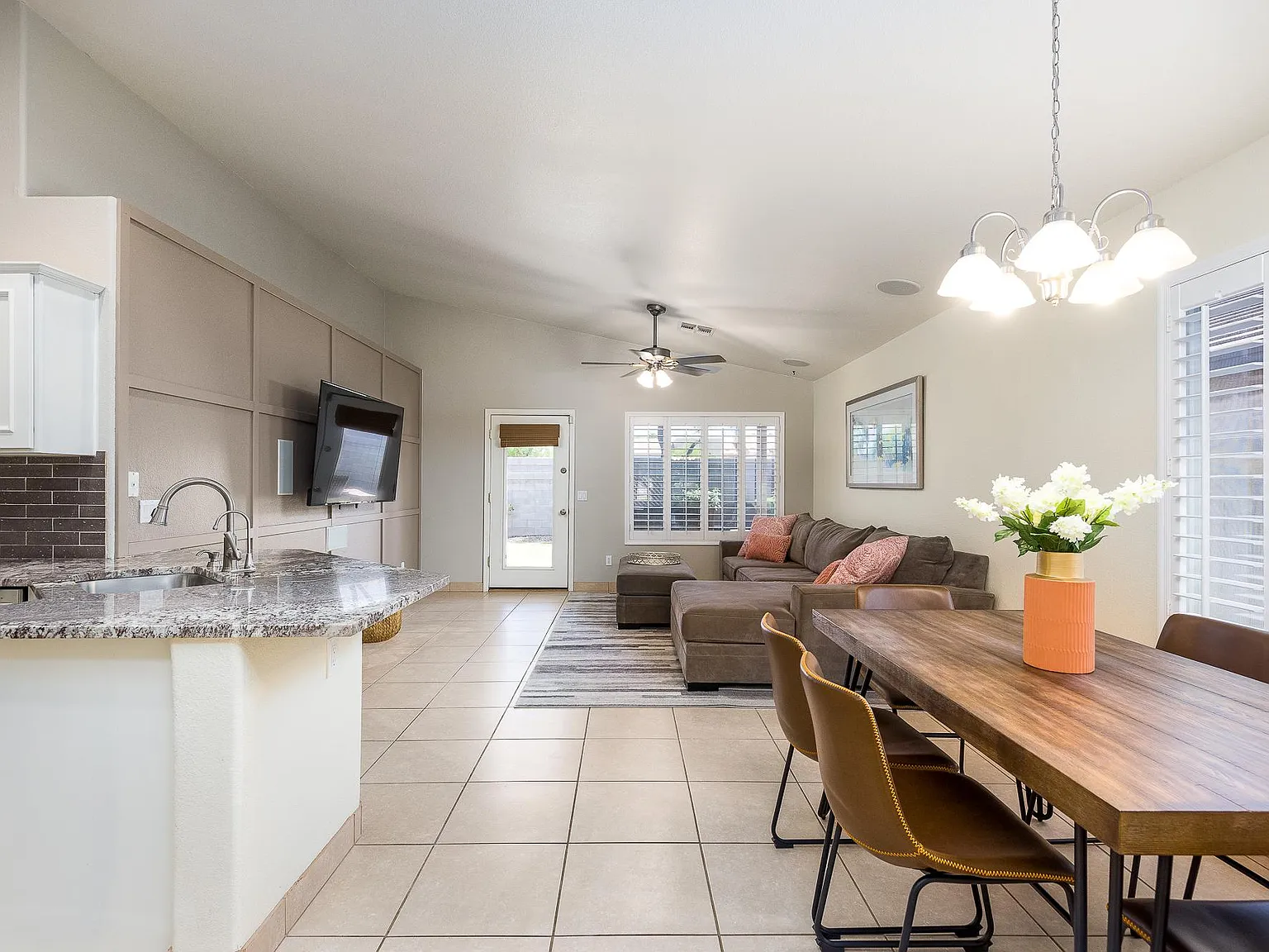 4 bed, 1685 sqft, $3,800 — Photo 3