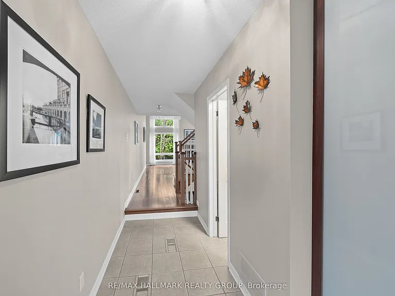 44 Dunbarton Ct — Photo 4