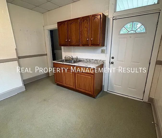 815 E Gum St — Photo 7