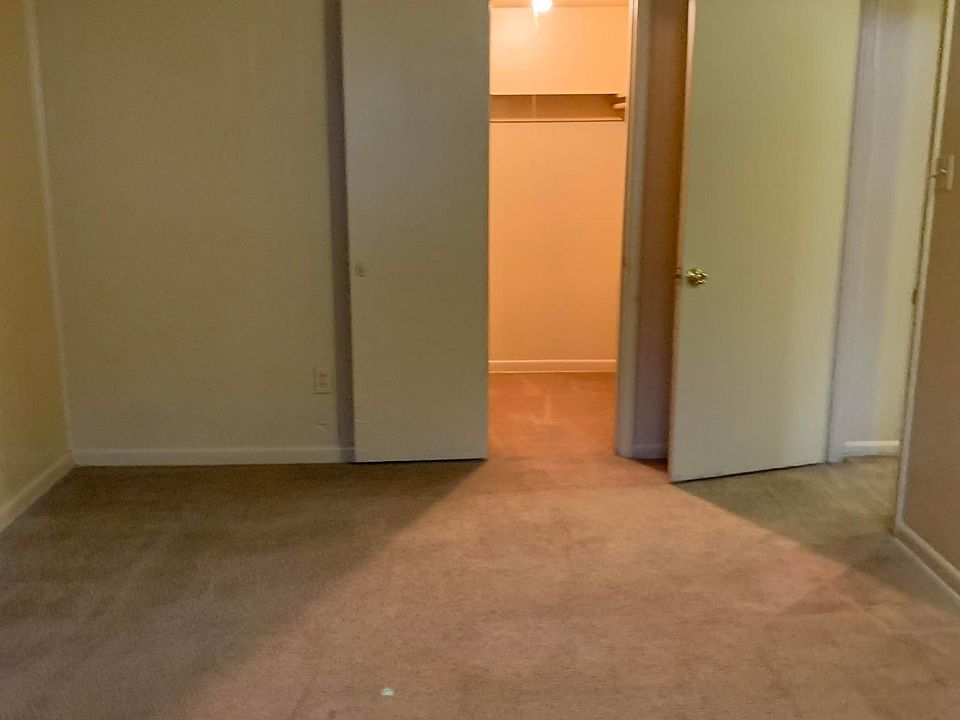 2nd image of 422 Sierra Madre Dr APT B