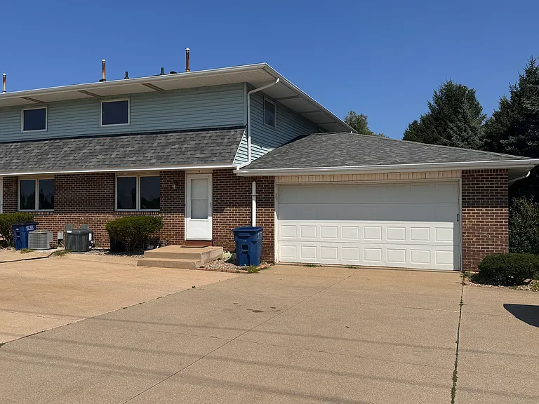 front of apartment with 2 car garage