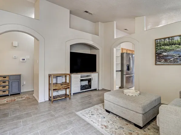6109 Cyonus Ave NW, Albuquerque, NM 87114