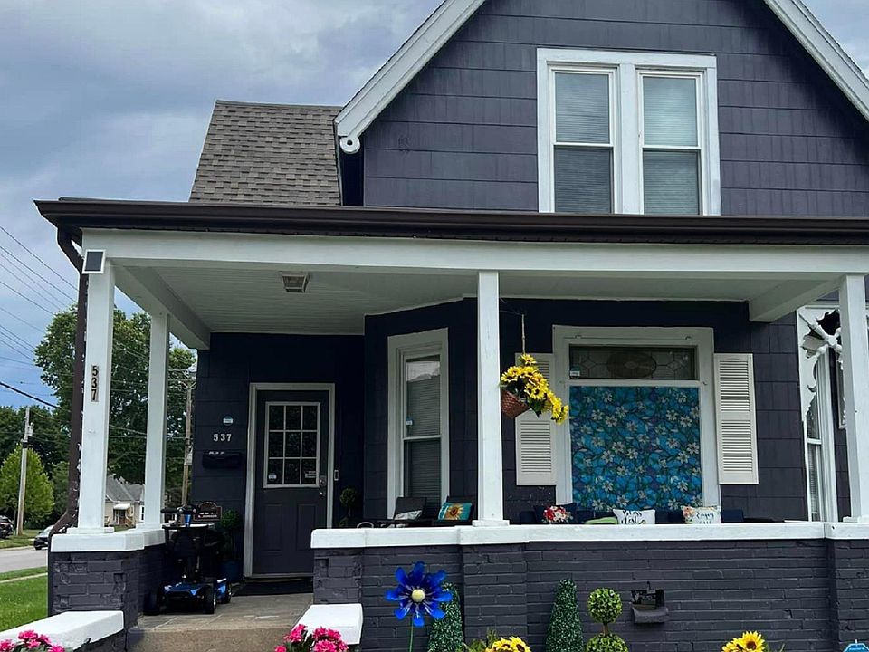 Front house
Brand new exterior paint.