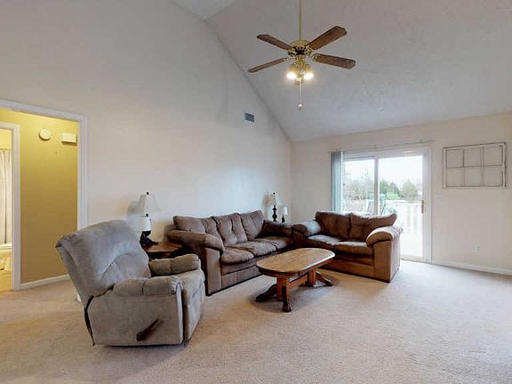 5th image of 107 Skylark Dr