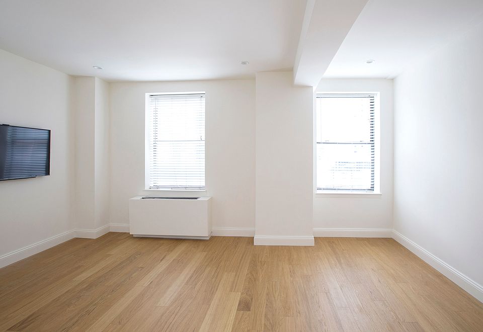 1st image of 150 W 51st St APT 1118
