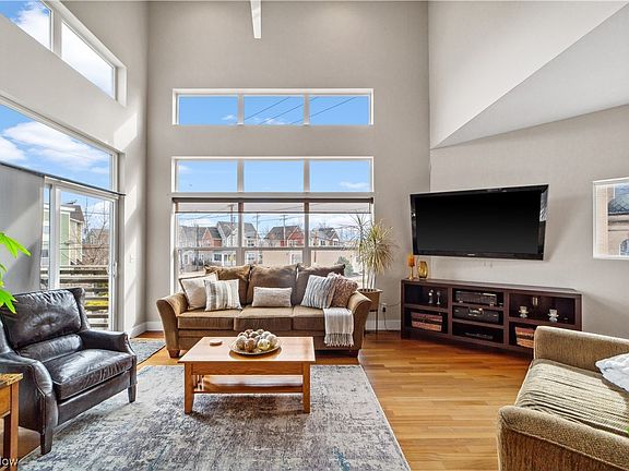 5th image of 736 Starkweather Ave