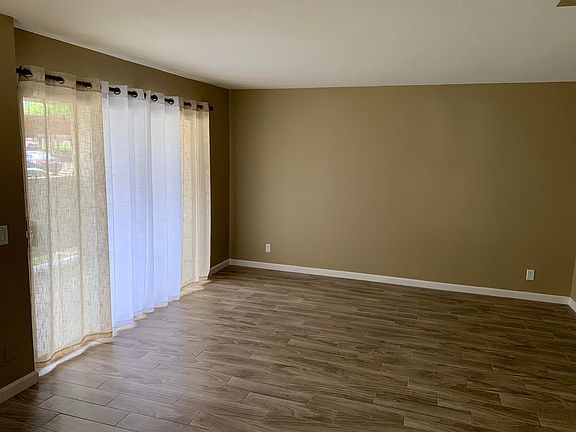 2nd image of 2554 Olive Dr APT 193