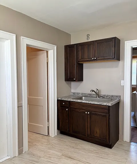 4915 Maplewood Ave — Photo 3
