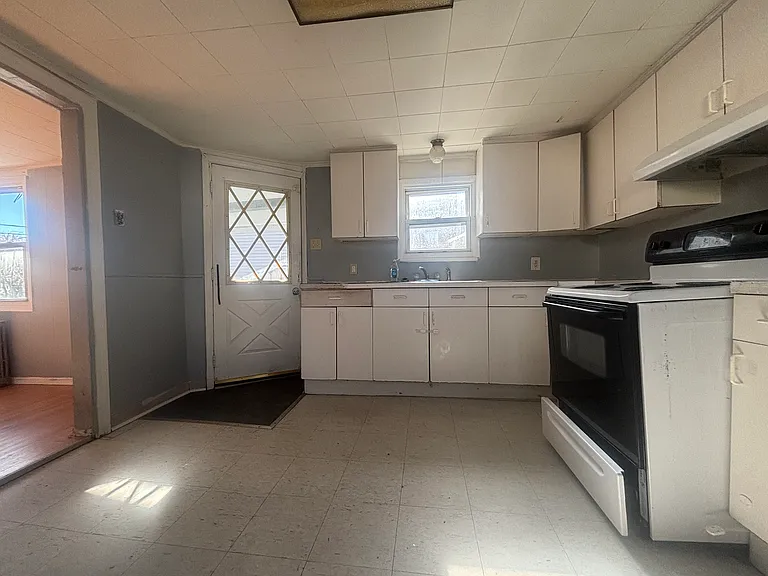 51 Barney St — Photo 10
