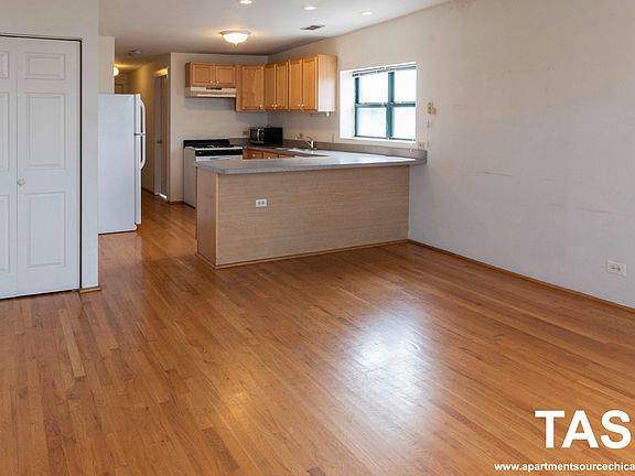 2nd image of 1823 W North Ave