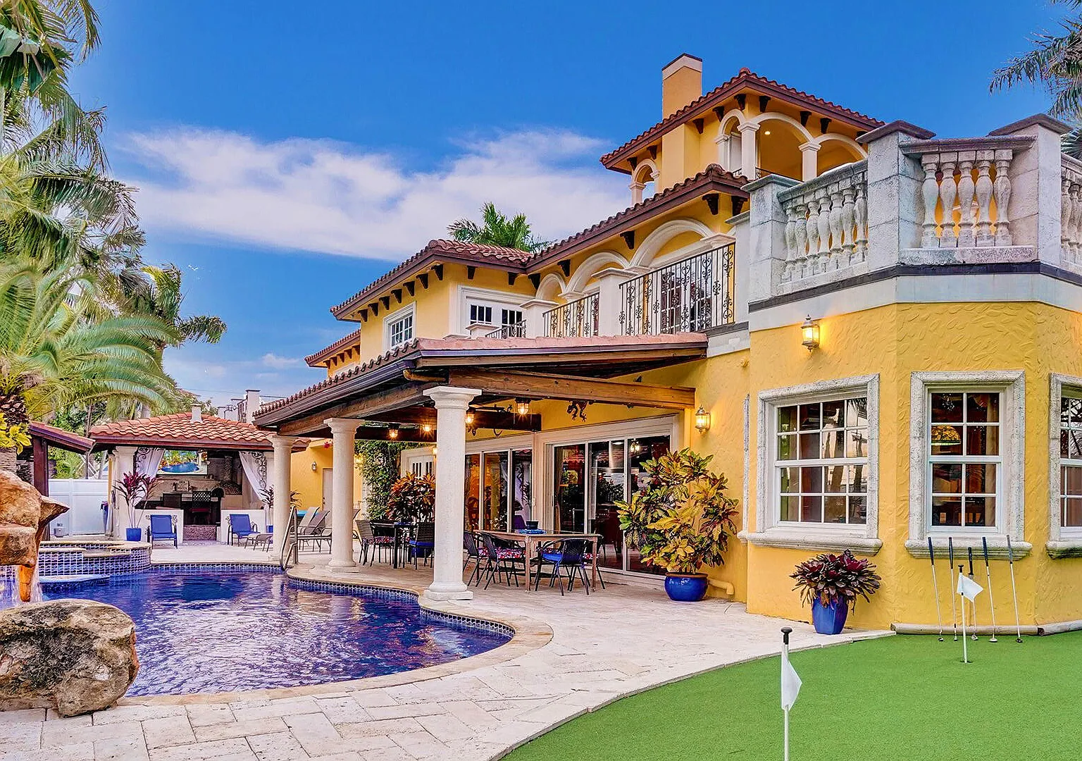 6 bed, 5.5 bath, 6100 sqft, $29,500 — Photo 1