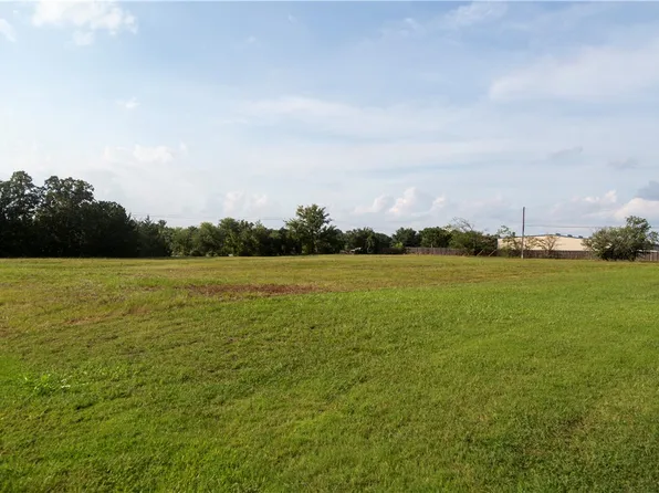 9913 Hunters Way, College Station, TX 77845