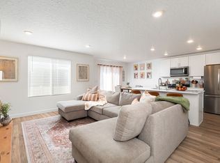 1063 E Dory Boat Rd, Saratoga Springs, UT 84045
