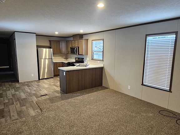 2nd image of 208 Redwood Dr #208