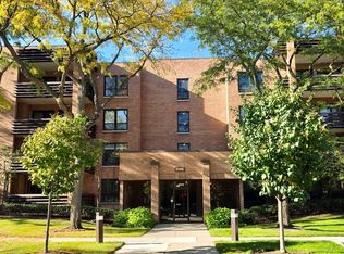 1066 Shermer Rd APT 43, Northbrook, IL 60062