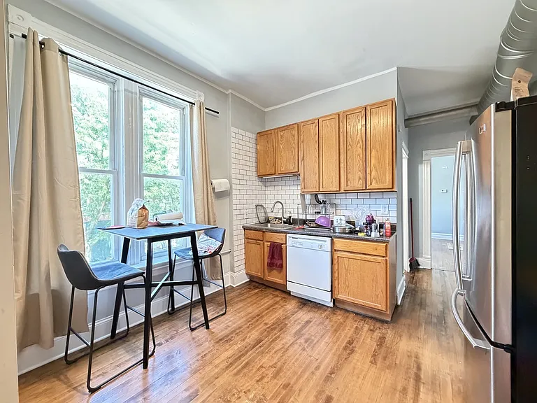 1058 N Rockwell St #2 — Photo 2