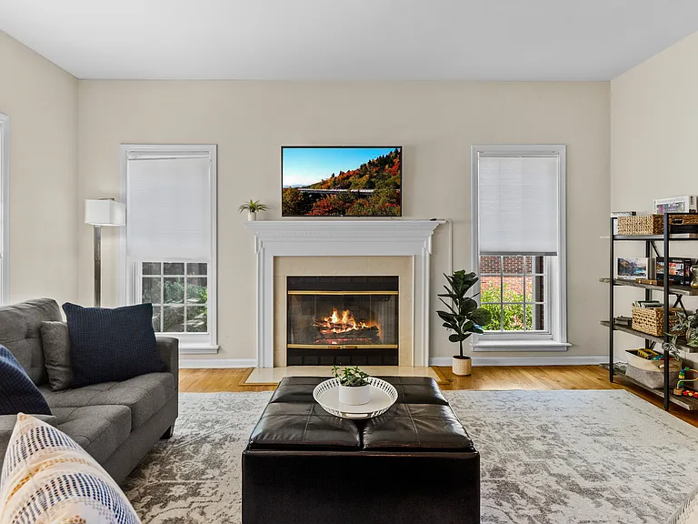 8 Bentley Way — Photo 13