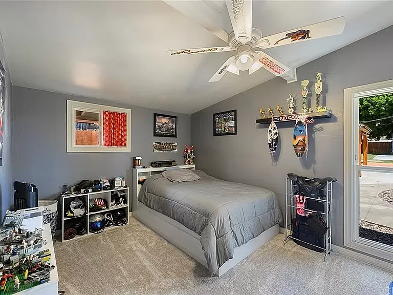 712 N Mountain View Pl — Photo 18