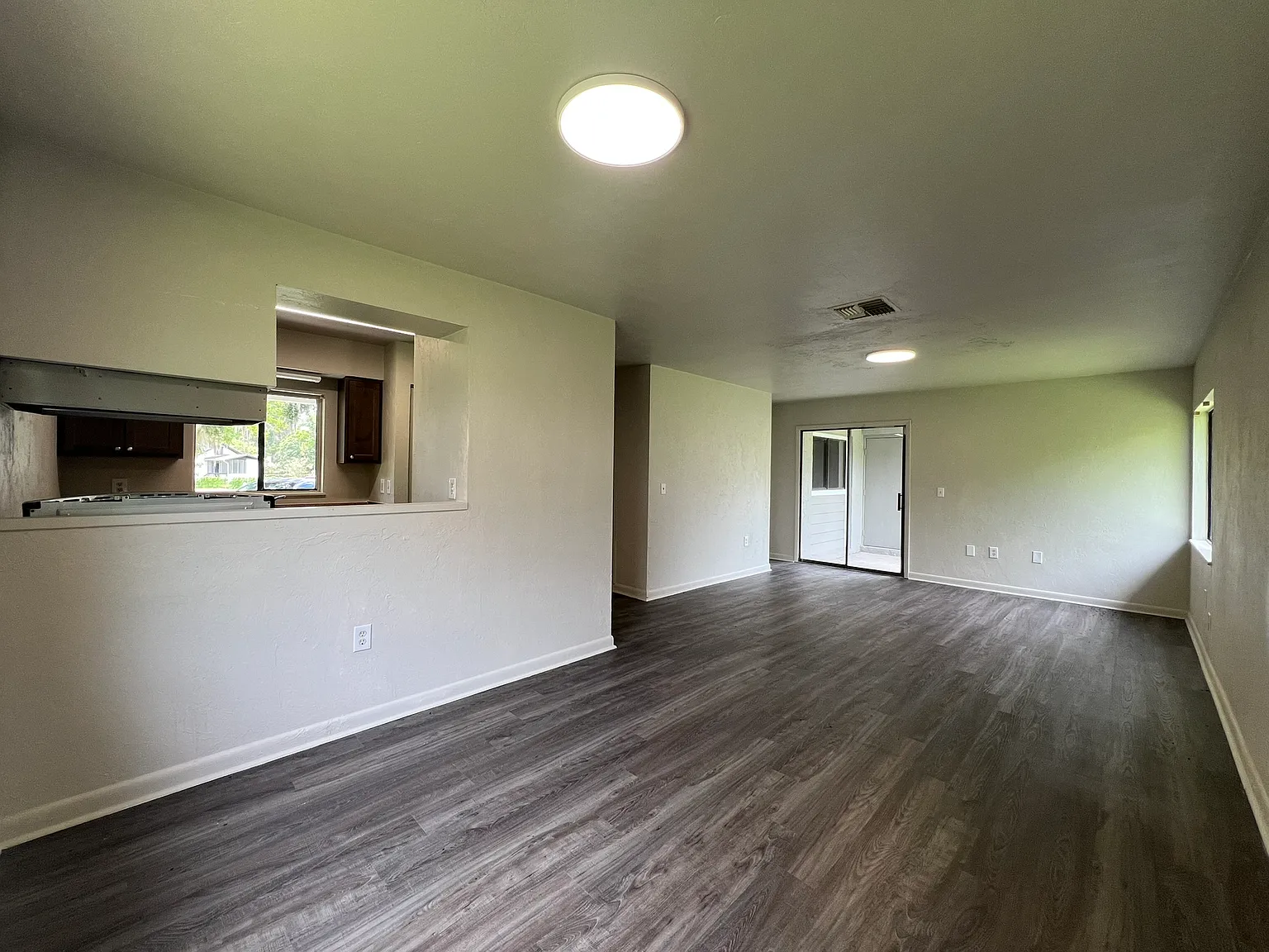 3 bed, 1098 sqft, $1,500 — Photo 4