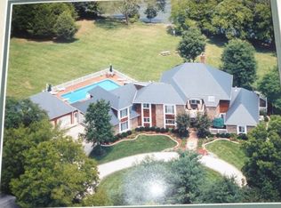 1335 Dickerson Bay Dr, Gallatin, TN 37066