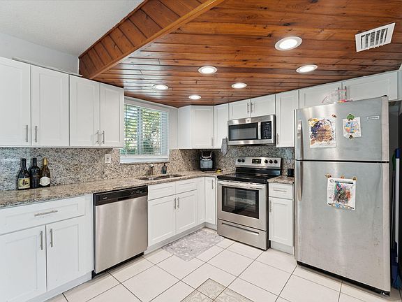3rd image of 309 NW 3rd St. Street