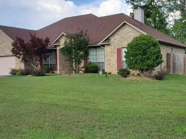 913 Parkway Dr, White Hall, AR 71602