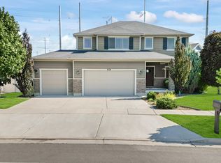 838 W Freedom Point Way, Bluffdale, UT 84065