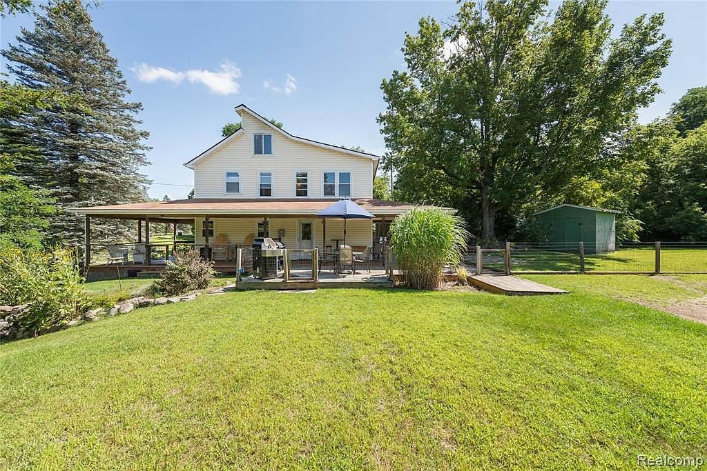 9334 White Lake Rd, Fenton, MI 48430 Zillow