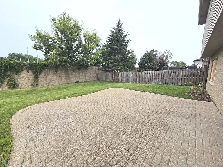8112 Rutherford Dr — Photo 16