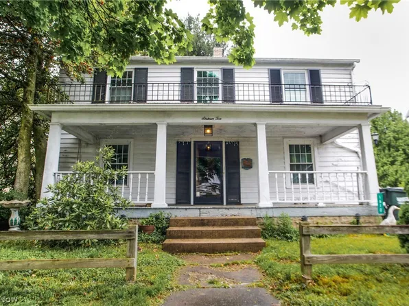 1610 Chestnut St, Coshocton, OH 43812