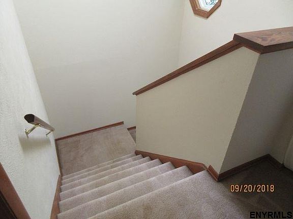4th image of 215 Grenadier Ct