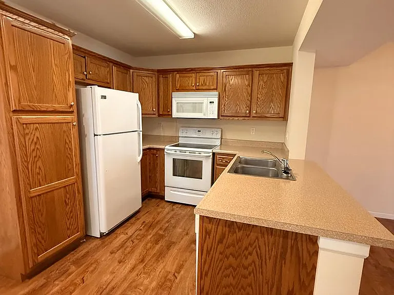 801 Black St — Photo 4