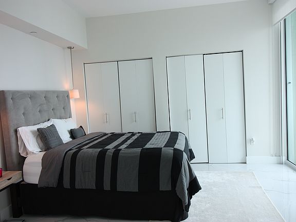 3rd image of 350 NE 24th St APT 1102
