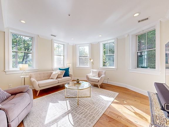 3rd image of 55 Addington Rd APT 1