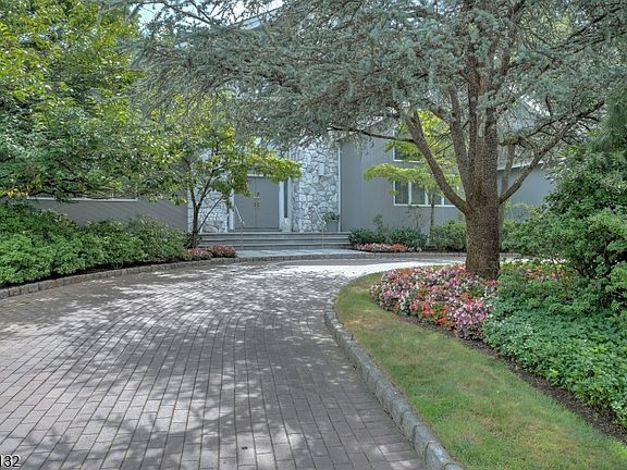 3rd image of 52 Edgemont Rd