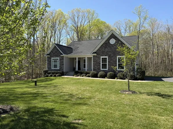 8005 Ashford Dr, Fredericksburg, VA 22407