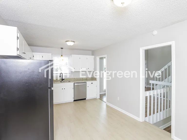 572 Parlock Rd — Photo 8