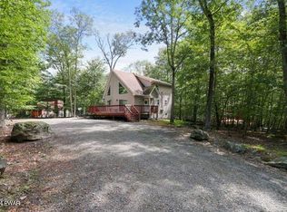 119 Lower Independence Dr, Lackawaxen, PA 18435