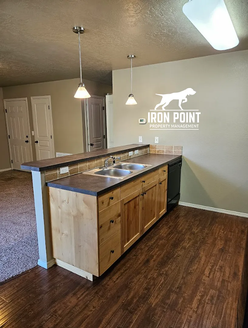 AV16564 — Photo 2