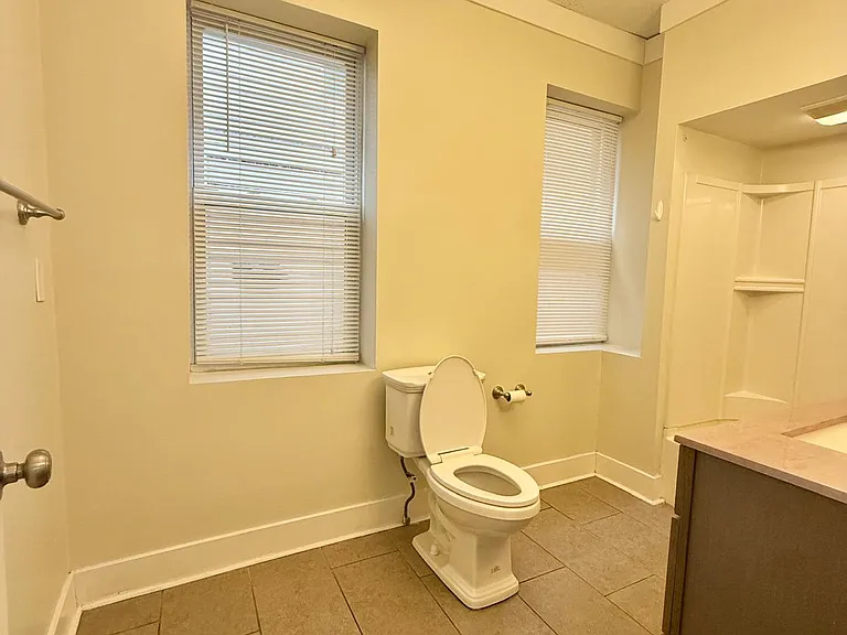 4437 Lorain Ave #DOWN — Photo 10