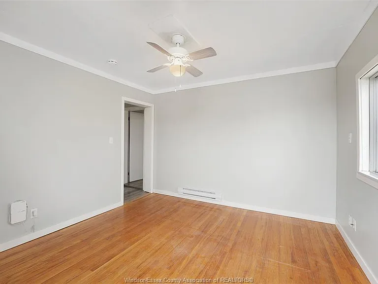 655 Chatham St E — Photo 3