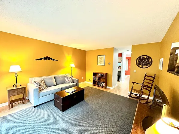 226 Woodhaven Dr Unit 8F, White River Junction, VT 05001